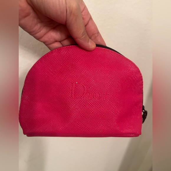 Dior make up pouch 👀🤗❤️ - Picture 1 of 10